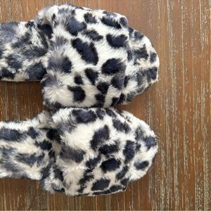 Aerie Fuzzy Leopard Print Slippers